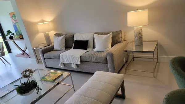 Boca Raton, FL 33428,9319 Pecky Cypress Lane #19d