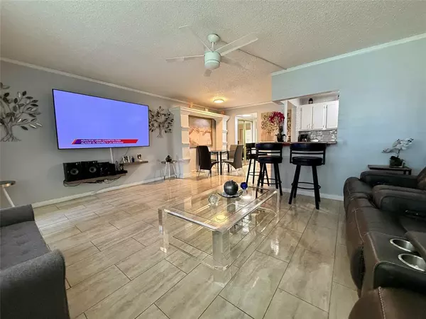 Deerfield Beach, FL 33442,355 Oakridge T #355