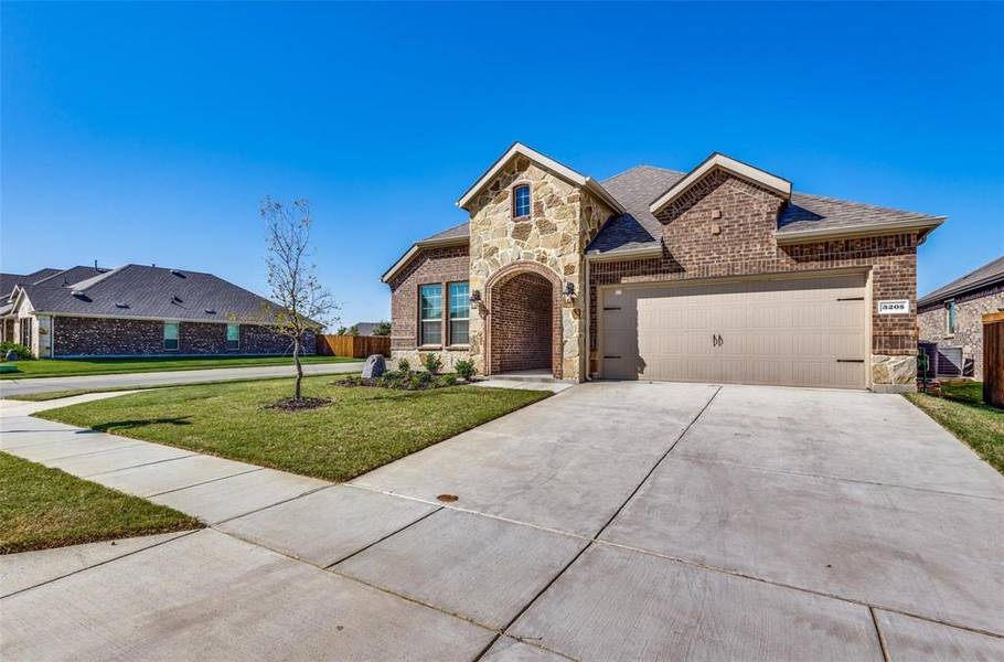 3205 Platinum Road, Aubrey, TX 76227