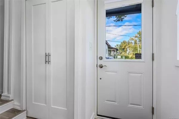 Union Bay, BC V0R 3B0,5429 Island Hwy