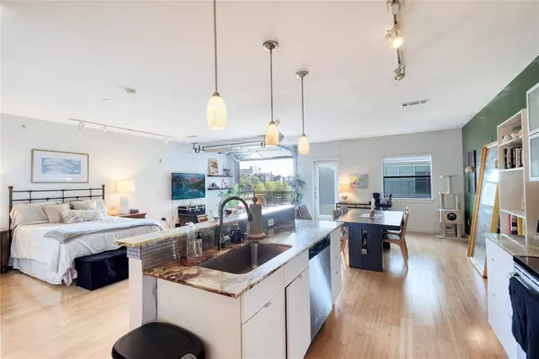 Dallas, TX 75215,1111 S Akard Street #303