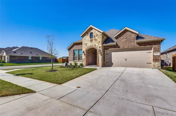 3205 Platinum Road, Aubrey, TX 76227