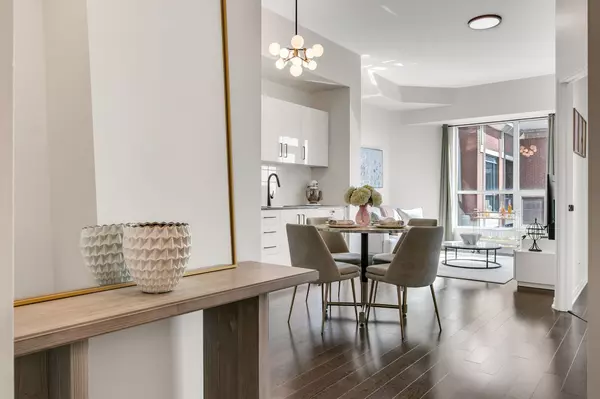 Toronto C03, ON M5P 0A1,23 Glebe RD W #725