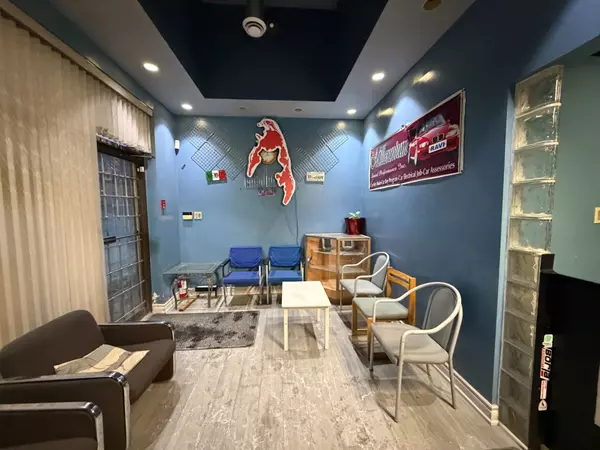 Toronto E07, ON M1S 5C6,2370 Midland AVE #B8