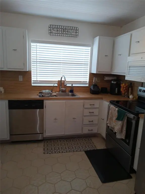 Sunrise, FL 33322,9020 Sunrise Lakes Blvd #304