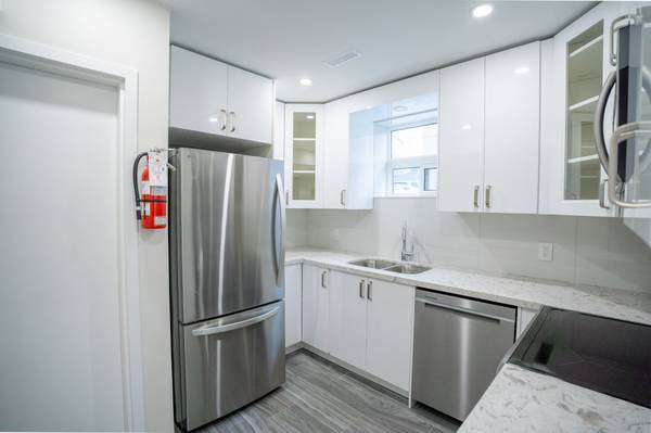 19 Queen ST W #1, Mississauga, ON L5H 1L5