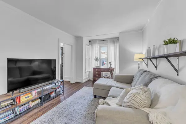 Belleville, ON K8N 5J8,130 John ST S