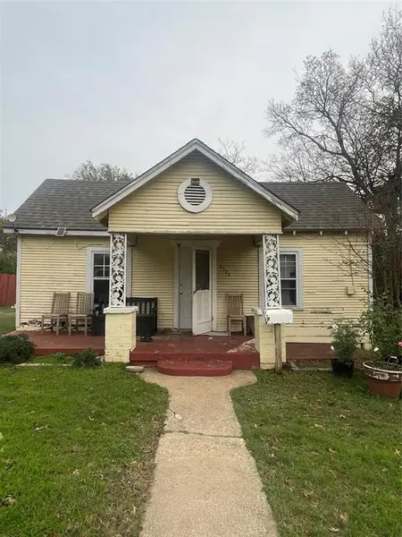 2524 Oakwood Terrace, Haltom City, TX 76117