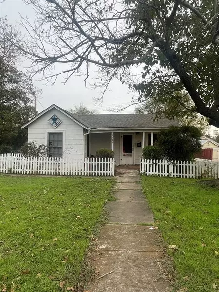 2528 Oakwood Terrace, Haltom City, TX 76117