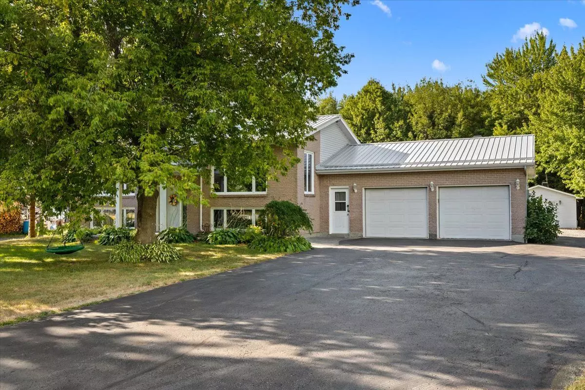 The Nation, ON K0A 1W0,2144 Route 500 RD W