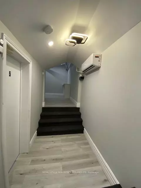 Toronto C08, ON M5A 2L1,206 Carlton ST