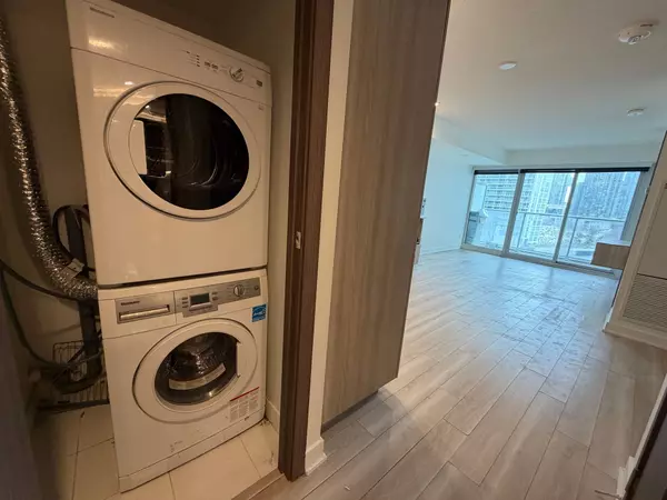 Toronto C01, ON M6A 2E1,19 Bathurst ST #908