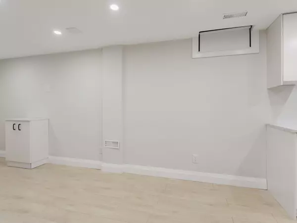 Oakville, ON L6L 6G2,3551 Wass CRES #LOWER