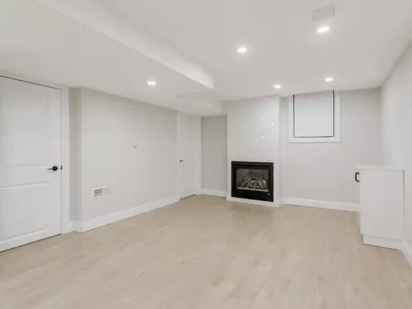 Oakville, ON L6L 6G2,3551 Wass CRES #LOWER