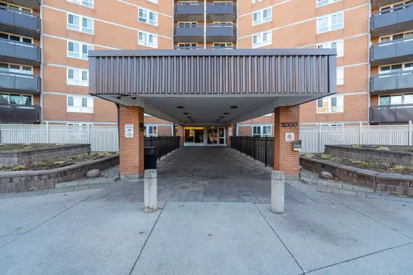 Beacon Hill North - South And Area, ON K1J 8K4,2000 Jasmine CRES #415