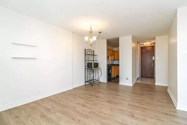 Beacon Hill North - South And Area, ON K1J 8K4,2000 Jasmine CRES #415