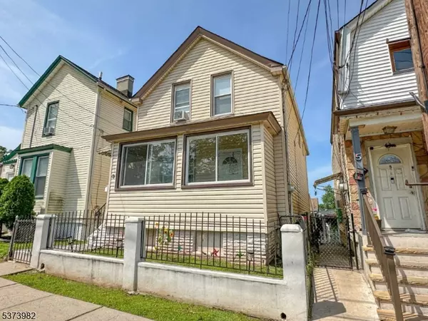 3 Spruce St,  Passaic City,  NJ 07055