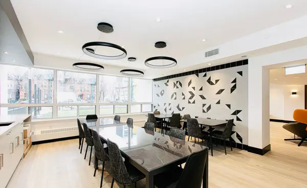 Toronto C01, ON M5S 2H8,666 Spadina AVE #402