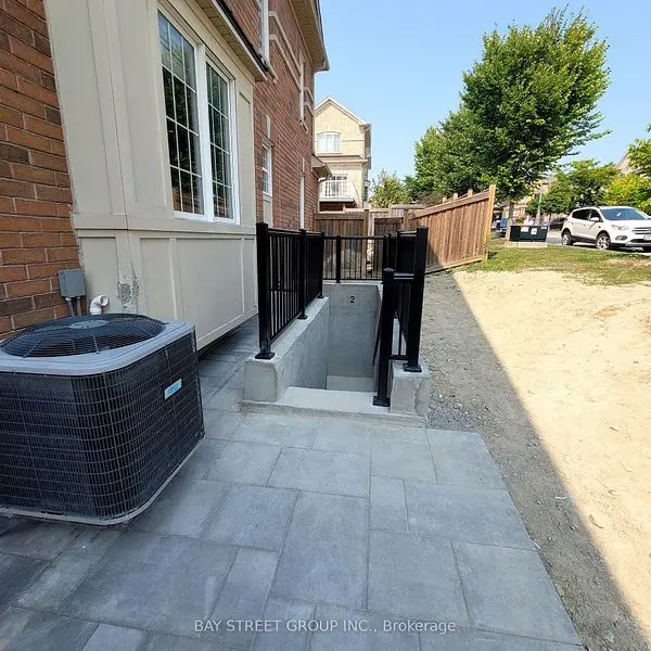 Newmarket, ON L9N 0B7,43 Herefordshire CRES #UNIT 2