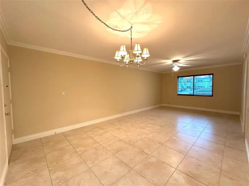 Oakland Park, FL 33311,659 W Oakland Park Blvd #120C
