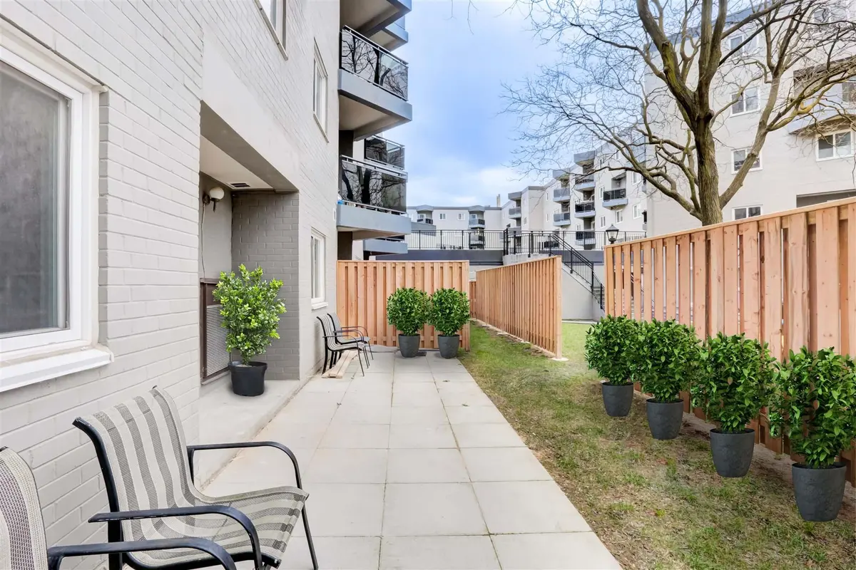 Mississauga, ON L5J 4H8,2001 Bonnymede DR #110