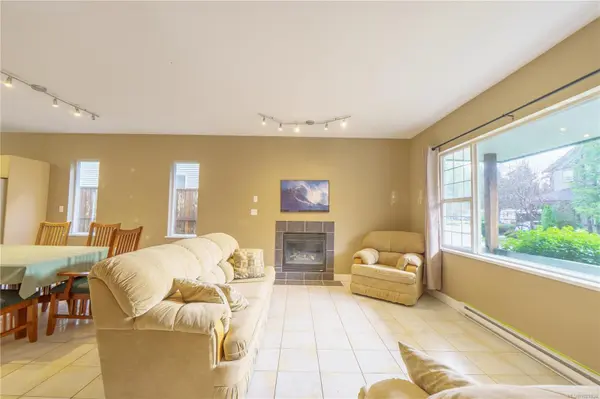 Tofino, BC V0R 2Z0,809 ocean park Dr