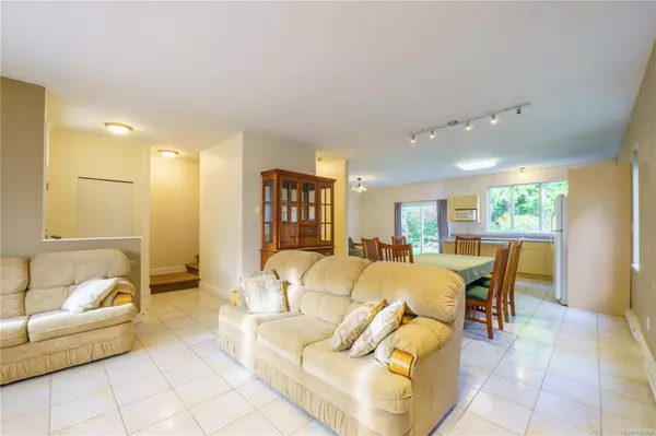 Tofino, BC V0R 2Z0,809 ocean park Dr