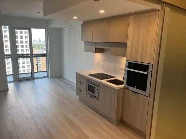 Toronto C10, ON M4P 0G1,39 Roehampton AVE #1610