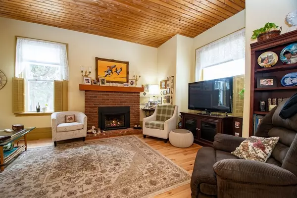 Selwyn, ON K0L 2H0,32 Prospect ST