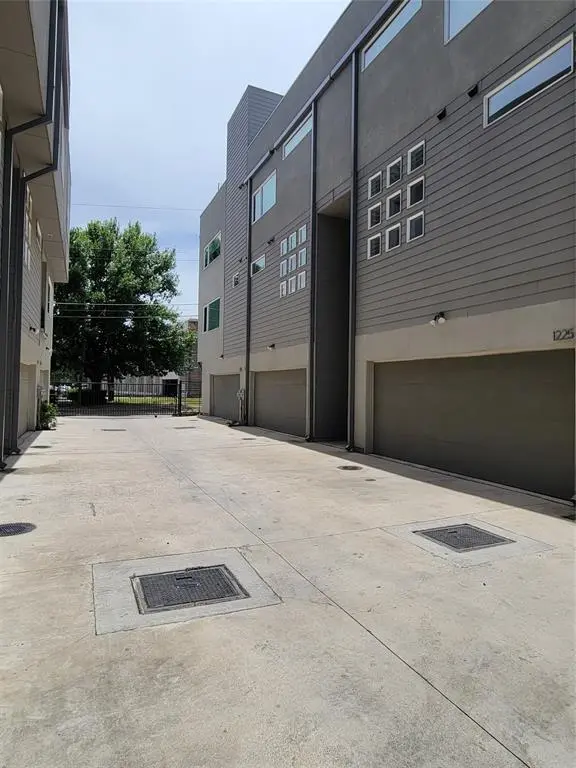 Dallas, TX 75215,1225 Hyde Court