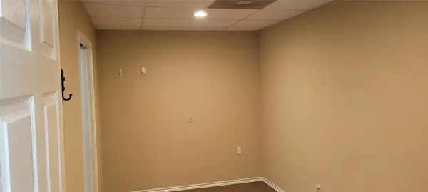 Bonham, TX 75418,417 N Main Street #1