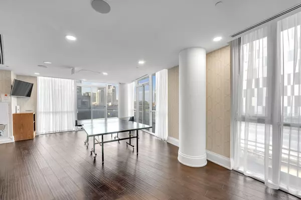 Toronto C01, ON M5V 0G8,20 Bruyeres Mews #1110