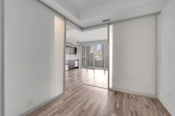 Toronto C01, ON M5V 0G8,20 Bruyeres Mews #1110