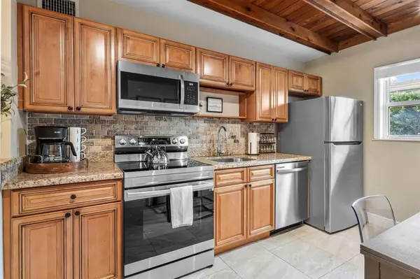 Fort Lauderdale, FL 33304,615 NE 9th Ave #52