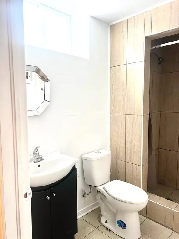 Richmond Hill, ON L4E 4P5,62 Laurier AVE #Lower