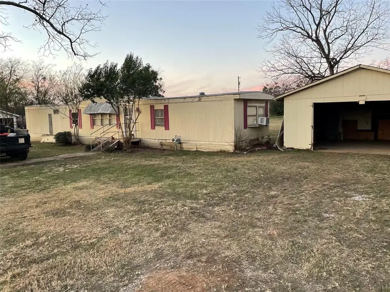 601 E Walcott Avenue, Comanche, TX 76442
