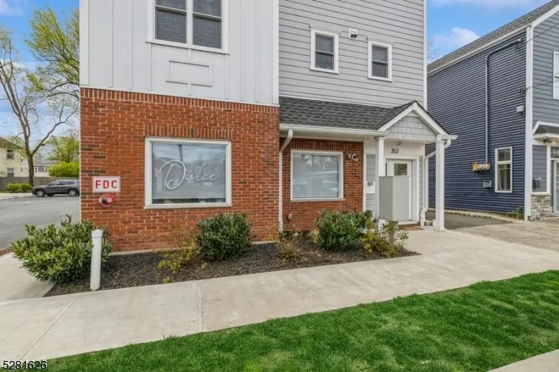 Westfield Town, NJ 07090,352 South Ave #3