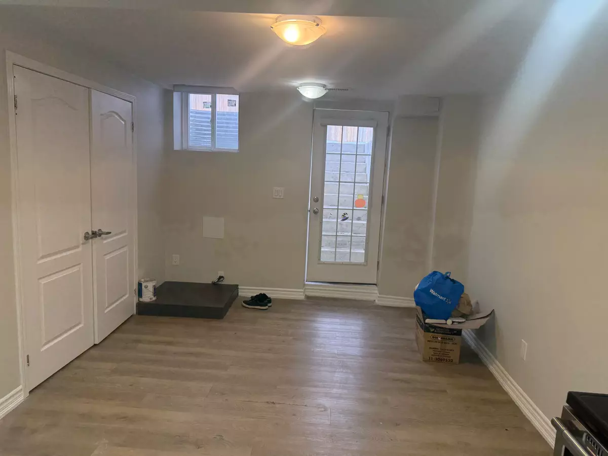 Brampton, ON L7A 0Y3,11 Miracle TRL N