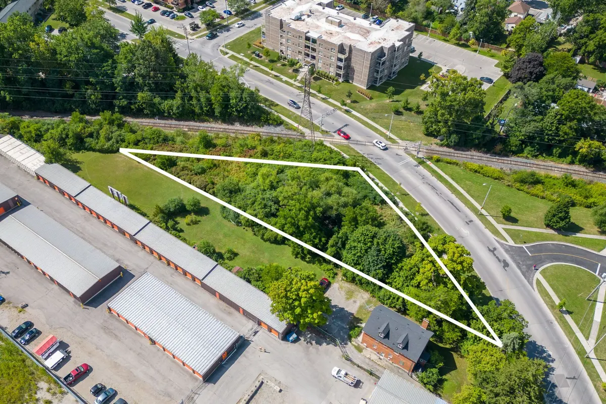 London South, ON N5Z 2Y7,121 Thompson RD