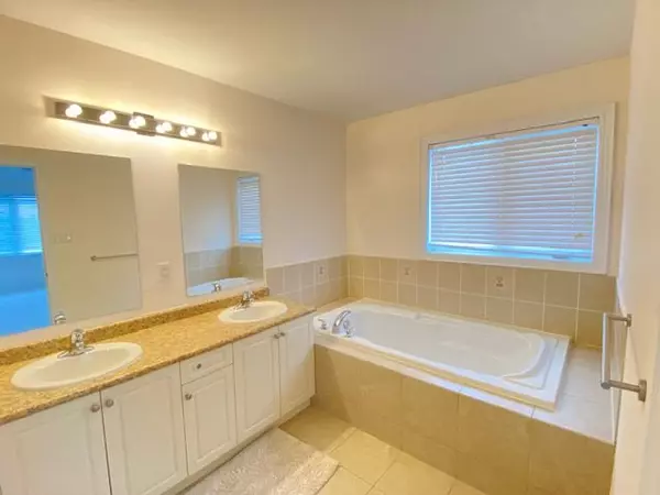 Toronto C07, ON M2R 1C7,63 Farrell AVE