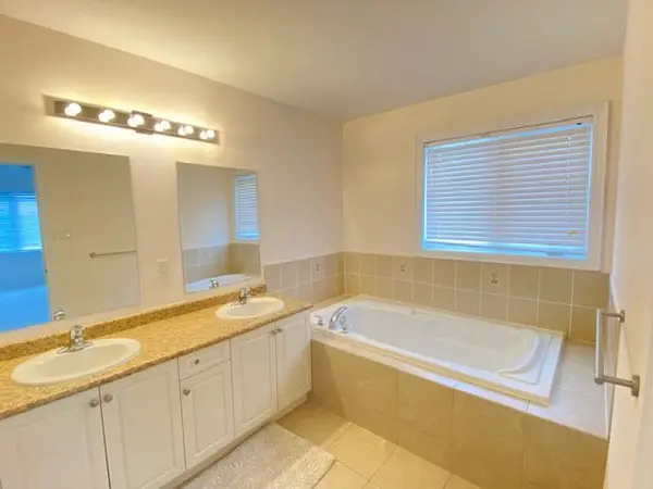 Toronto C07, ON M2R 1C7,63 Farrell AVE