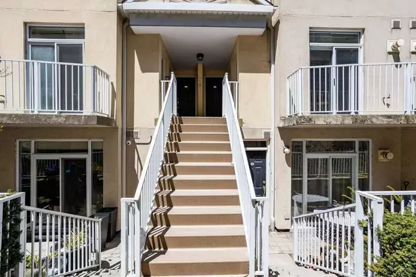 Toronto C01, ON M5V 3P4,32 Stadium RD #332