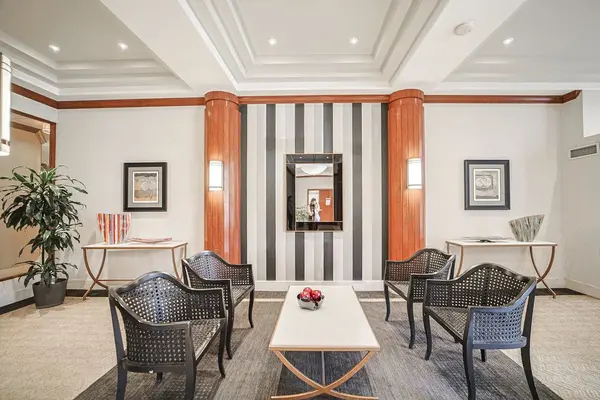 Toronto C10, ON M4G 4H6,1750 Bayview AVE #309