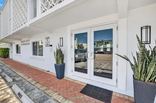 Lauderdale By The Sea, FL 33308,4228 N Ocean Dr #9