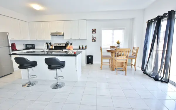 Innisfil, ON L9S 0J9,1509 Angus ST