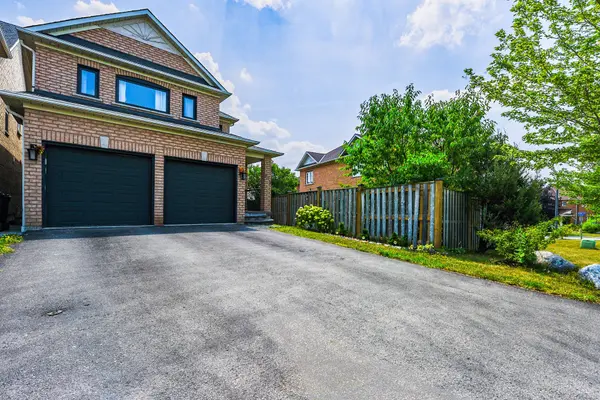 812 Knotty Pine GRV, Mississauga, ON L5W 1K2