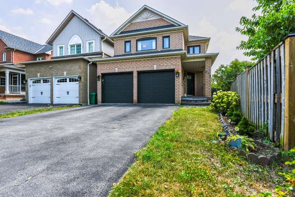 Mississauga, ON L5W 1K2,812 Knotty Pine GRV