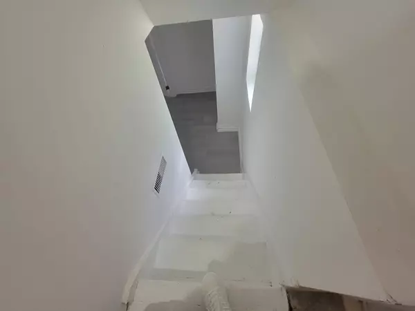 Brampton, ON L6X 1C8,92 Nelson ST W #Lower