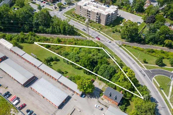 121 Thompson RD, London South, ON N5Z 2Y7