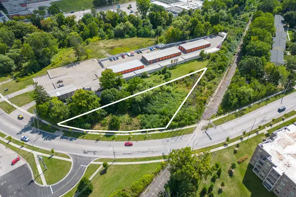 London South, ON N5Z 2Y7,121 Thompson RD